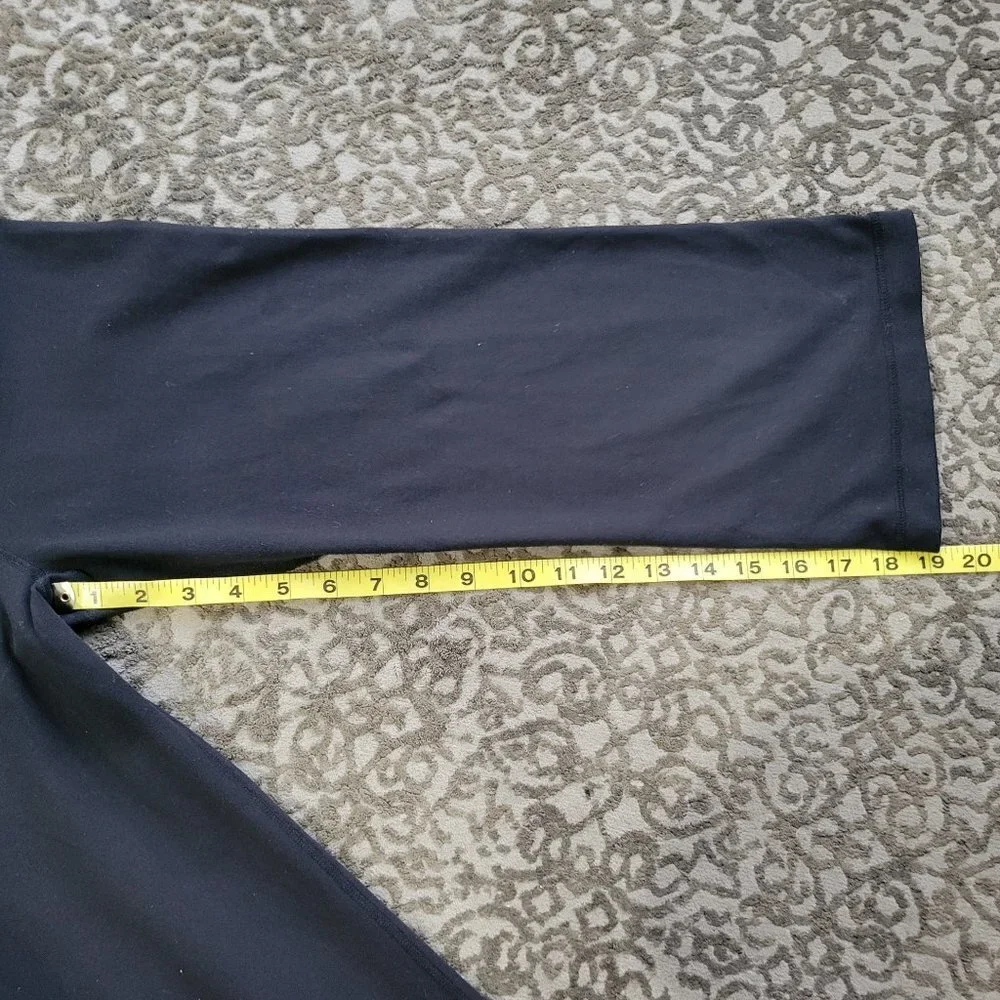 Lululemon Reversable Cropped Work out Leggings Size 4 - Picture 7 of 10